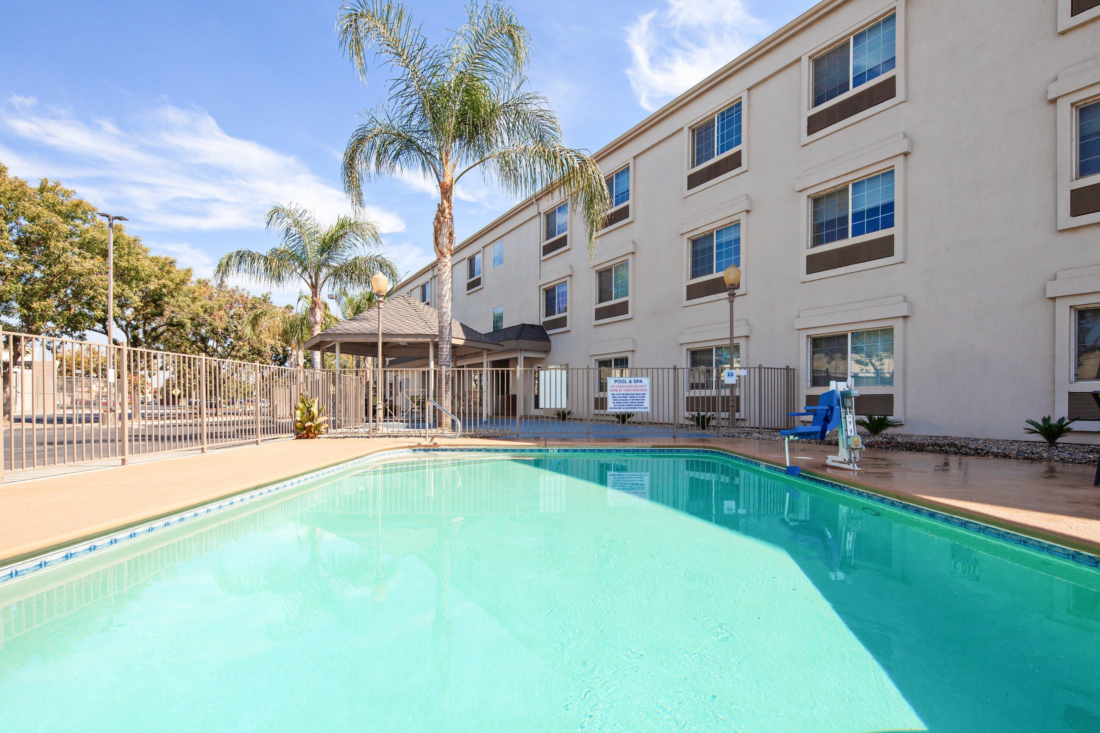 Holiday Inn Express & Suites - Tulare By Ihg Kültér fotó